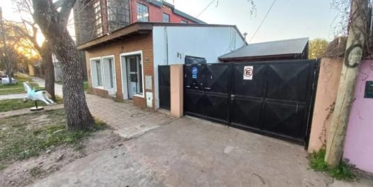 hermosa casa con jardín y piscina en Funes